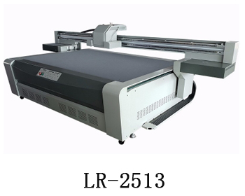 LR-2513通常我們也稱為萬能打印機，他是根據國際標準尺寸而來，加上這種uv機器不收材質約束，差不多什么都可以打印，通常我們也稱之為萬能打印機